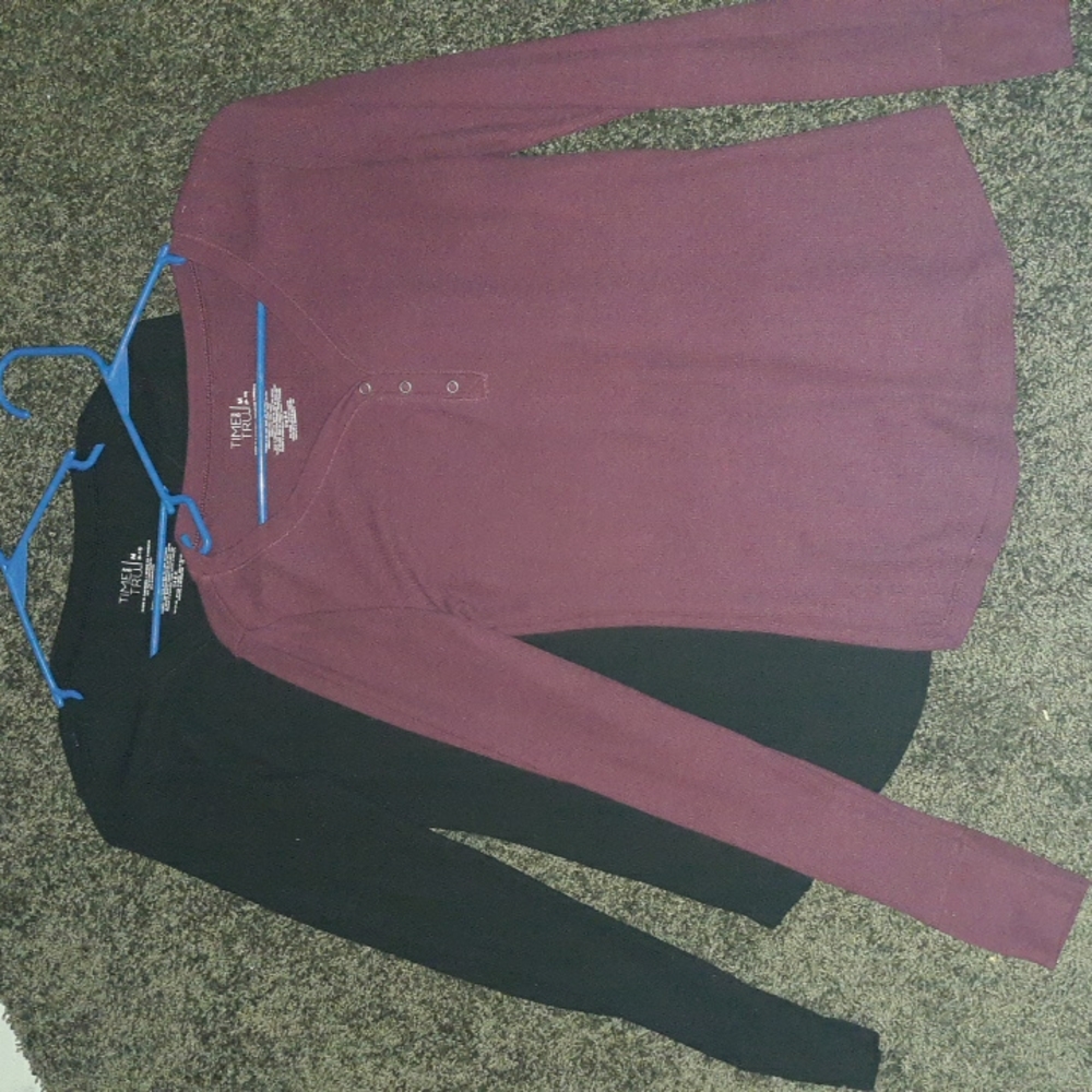 Two long sleeve t-shirt both medium